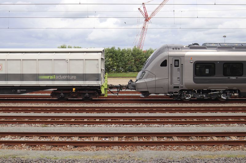 Gloednieuwe Zweedse Civity door Nederland getrokken